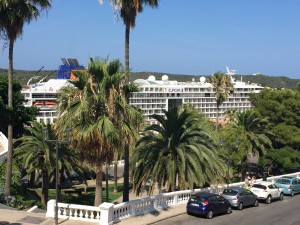 Die Europa 2 vor Mahon